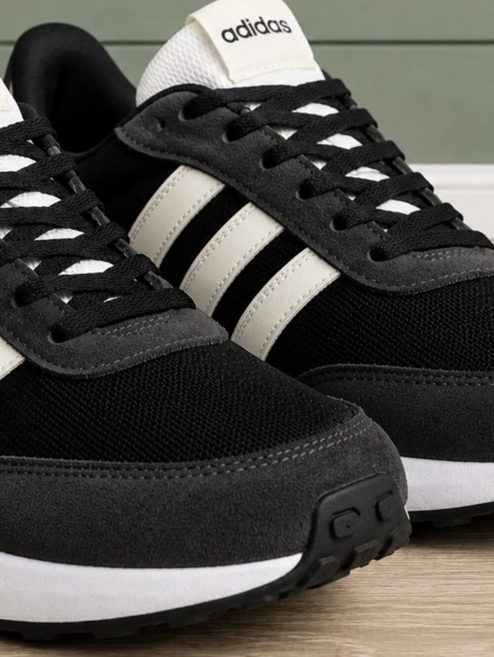 Adidas Run 70s Sneaker Running Shoe Black White Size 7.5 NWT